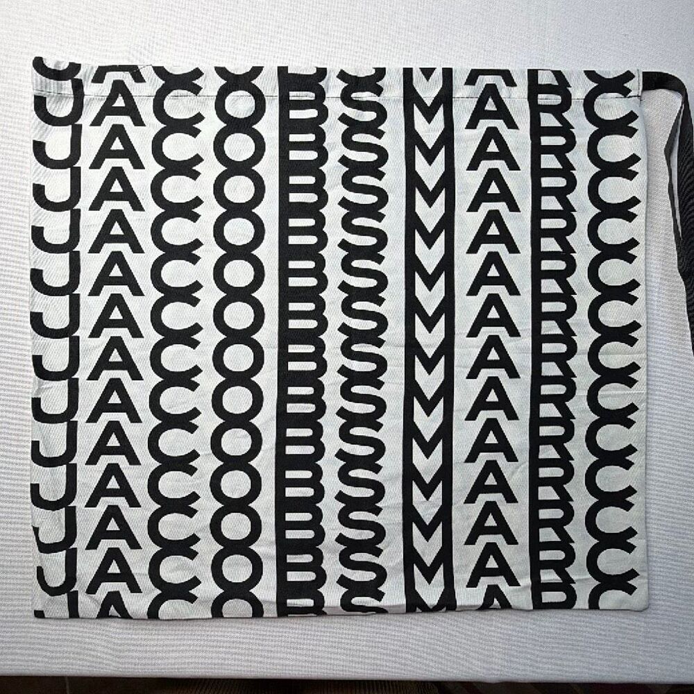 Marc Jacob’s Dust Bag LOGO Black and White